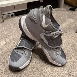Nike HyperRev Charcoal and White Athletic Basketball Sneakers, Size 10